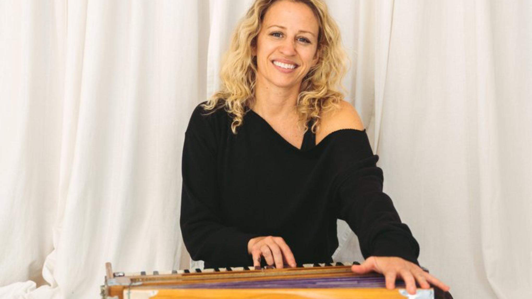 Kirtan-Special mit Rebecca Hajek (USA)