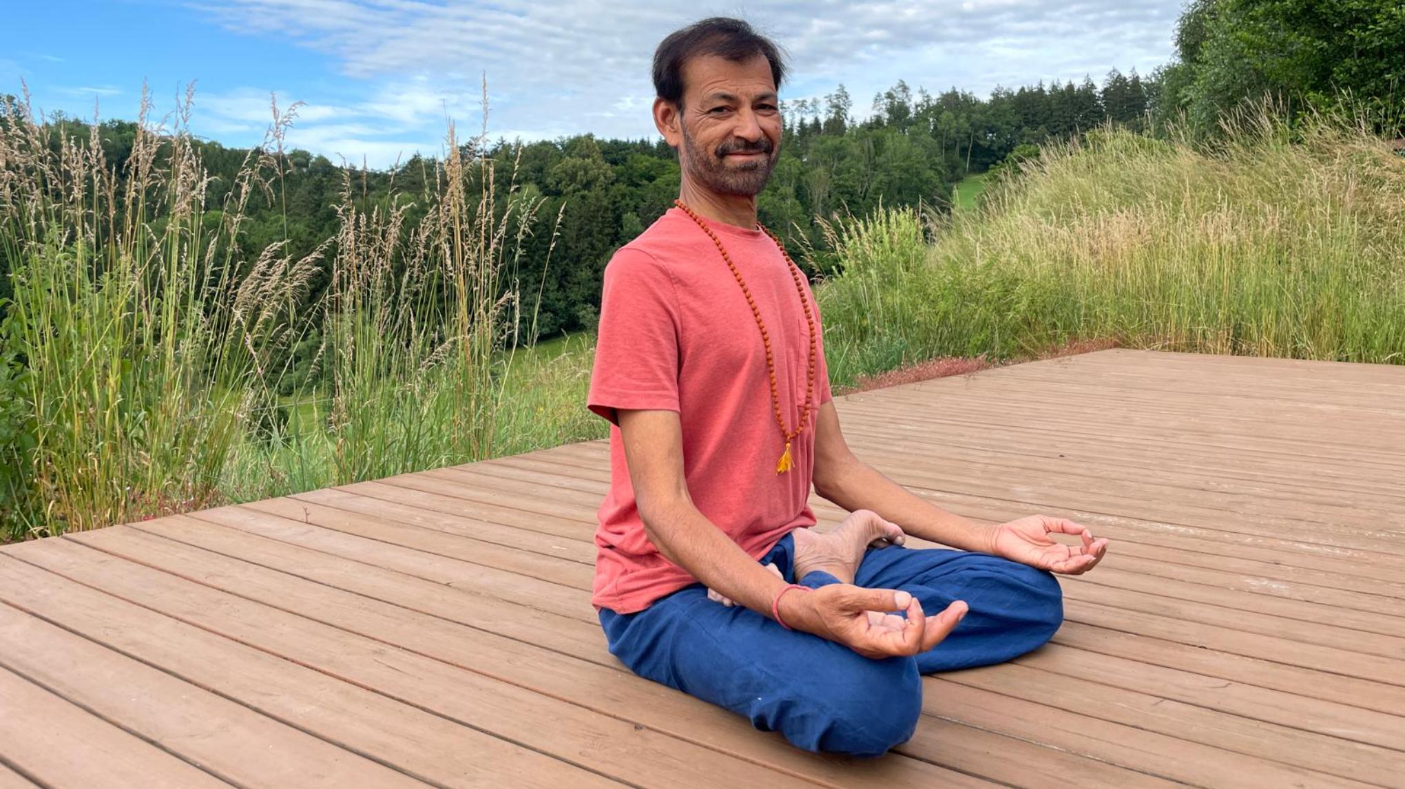 Yoga + meditation with sri Akhilesh Bodhi